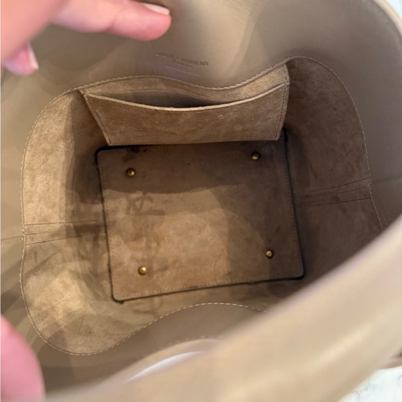 Saint Laurent Le 37 YSL Bucket Bag in Smooth Leather - Picture 4 of 9